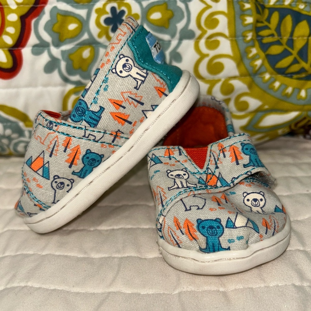 Tom’s Shoes Size T3 Grey Camp Theme Baby